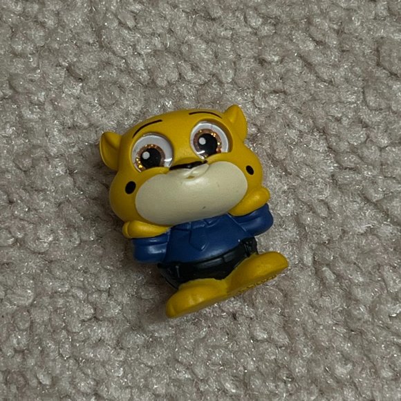 Disney Doorables Series 9: Officer Clawhauser (RARE) from Zootopia - Picture 1 of 2